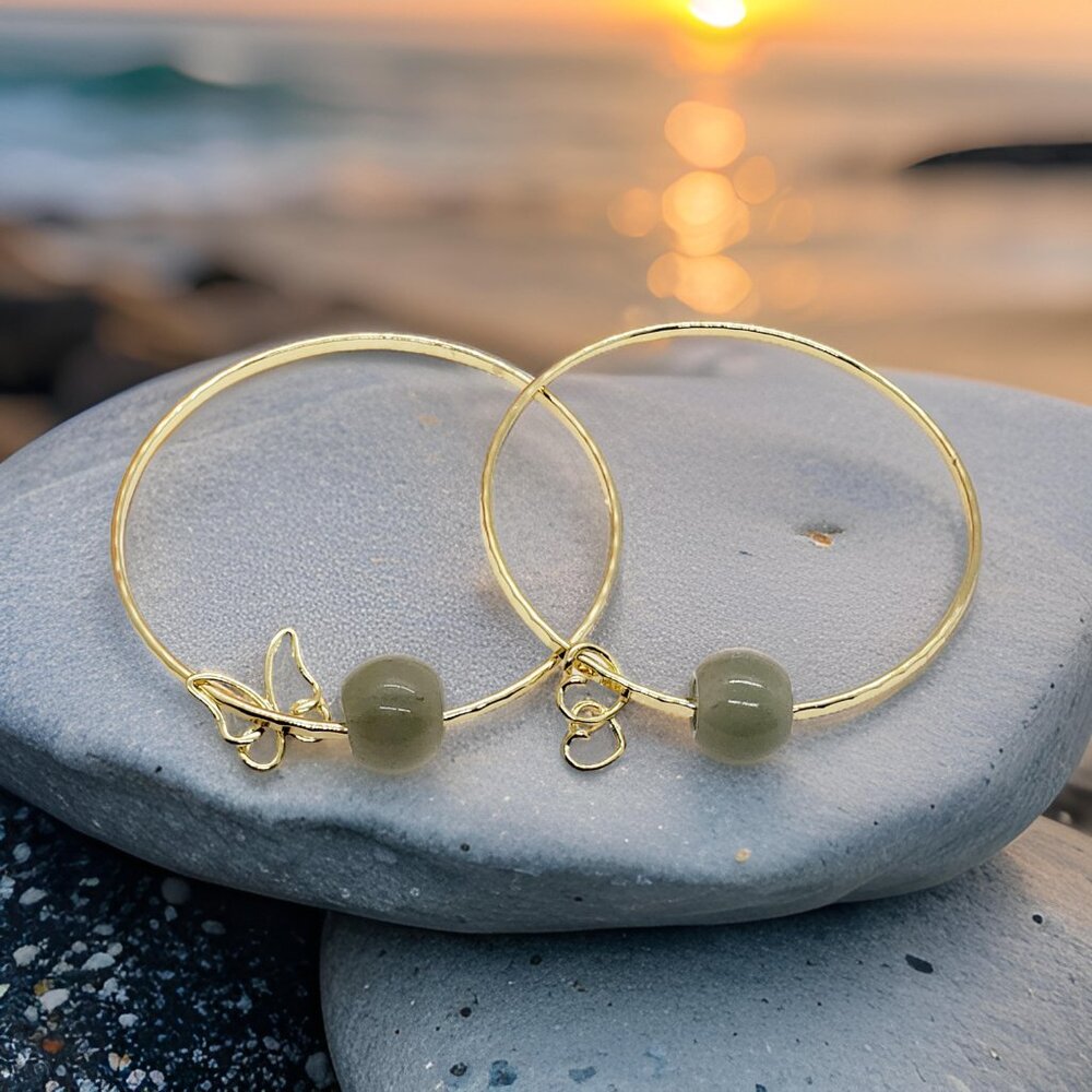 Straight hammered Green Agate Charm Bracelet